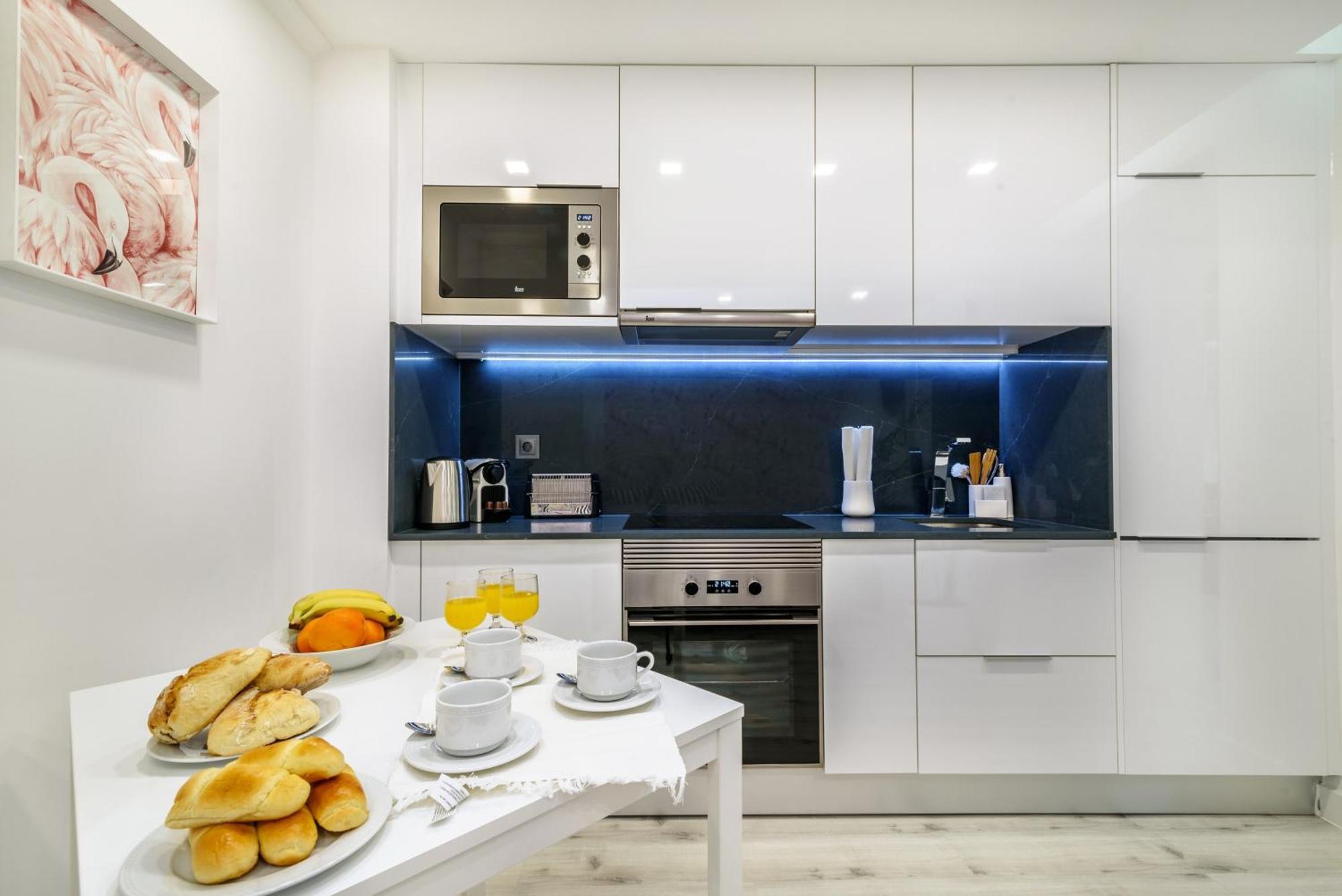 Whome City Chic Escape: Your Stylish Haven In Downtown Lisbon Exterior photo