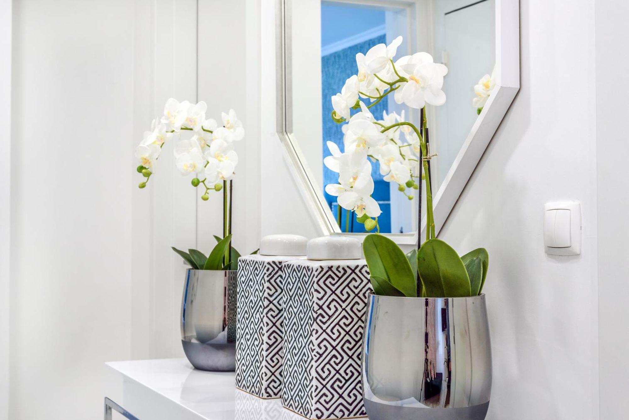 Whome City Chic Escape: Your Stylish Haven In Downtown Lisbon Exterior photo
