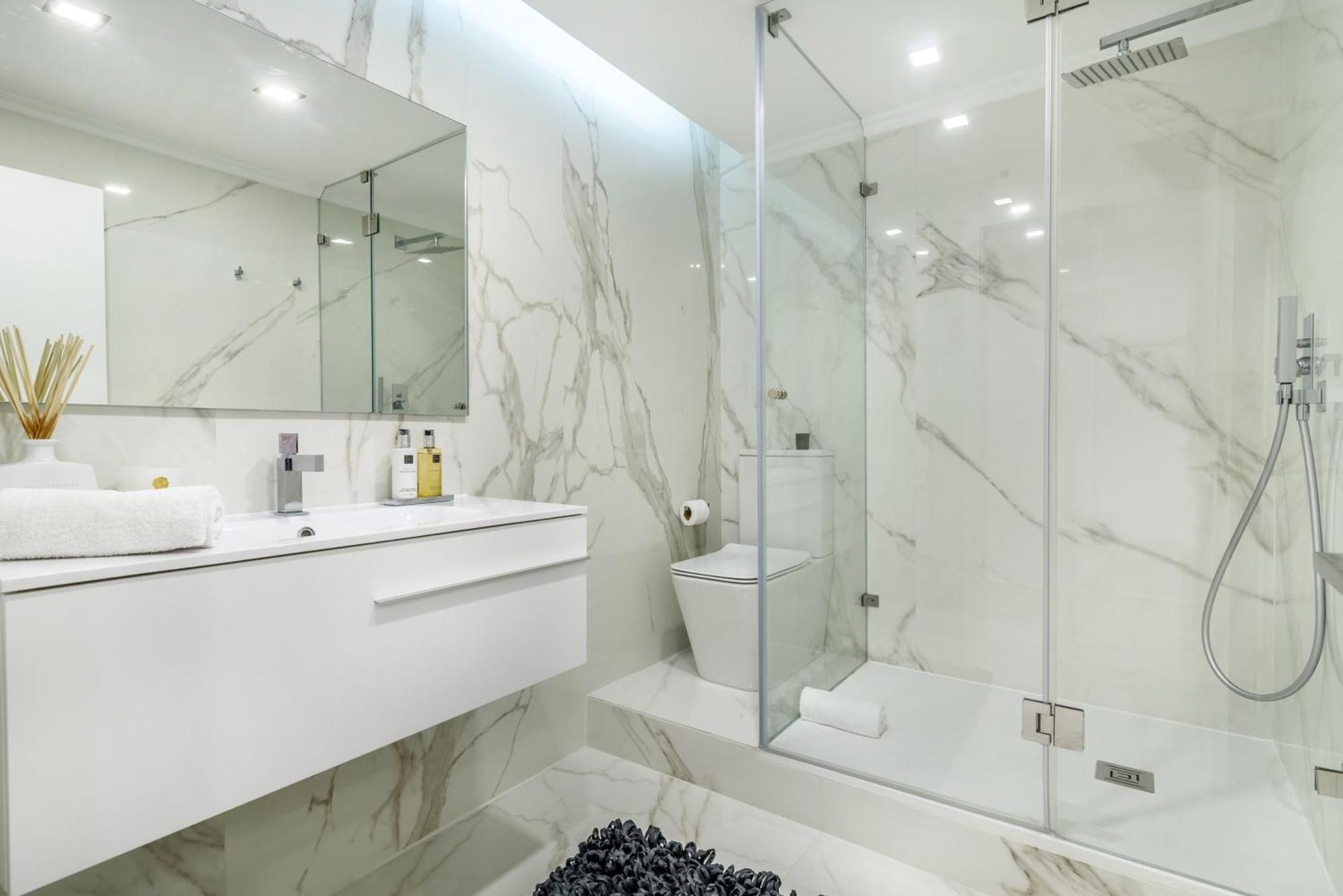 Whome City Chic Escape: Your Stylish Haven In Downtown Lisbon Exterior photo