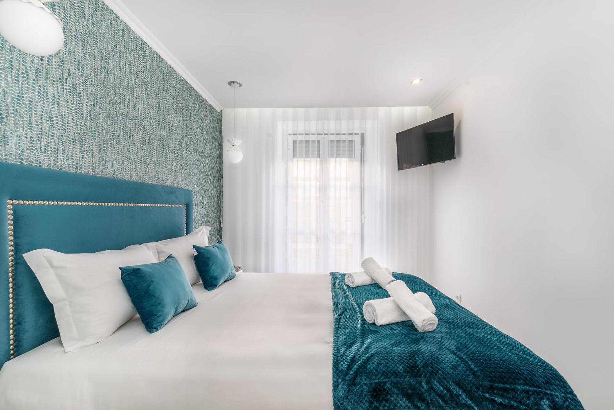Whome City Chic Escape: Your Stylish Haven In Downtown Lisbon Exterior photo