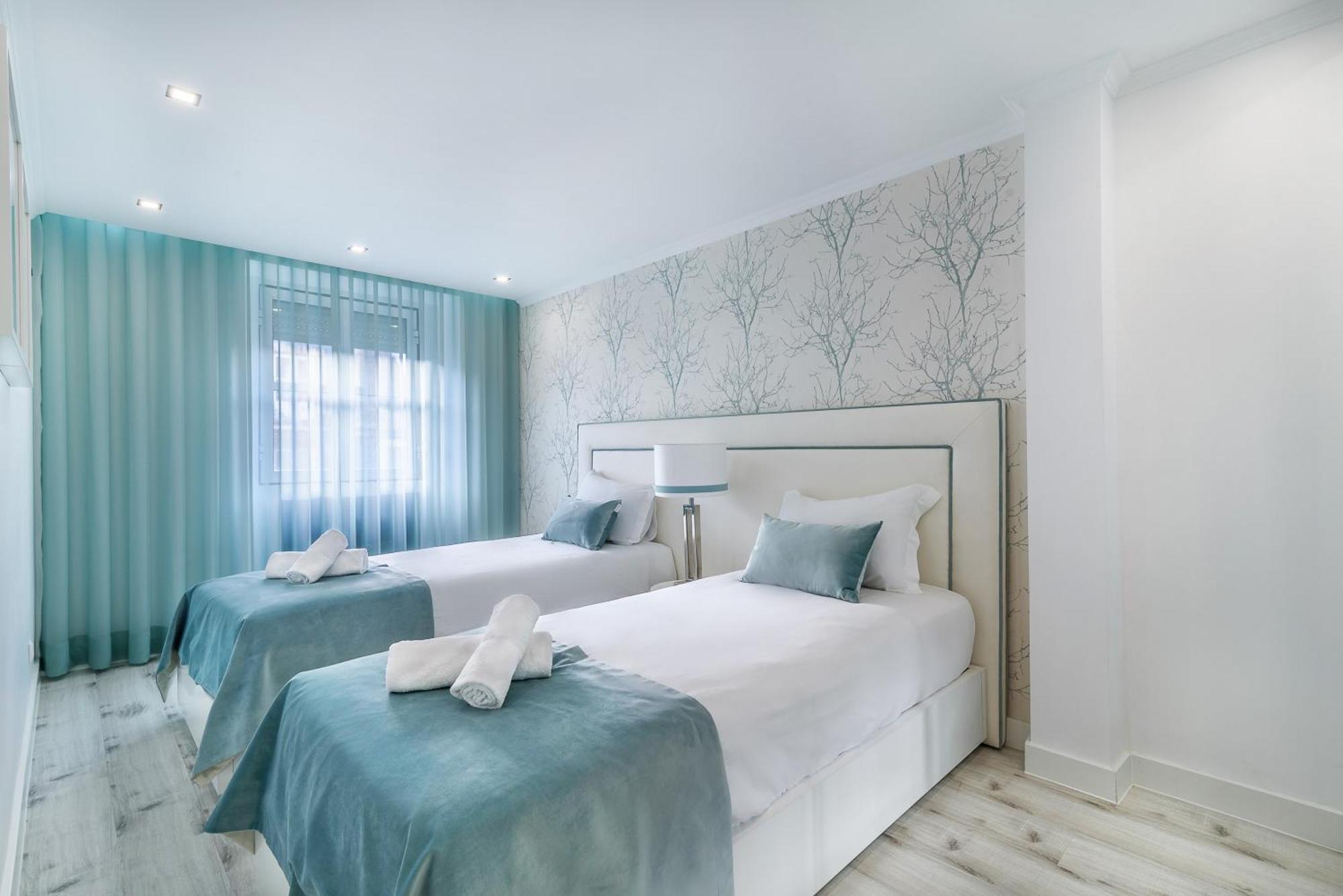 Whome City Chic Escape: Your Stylish Haven In Downtown Lisbon Exterior photo