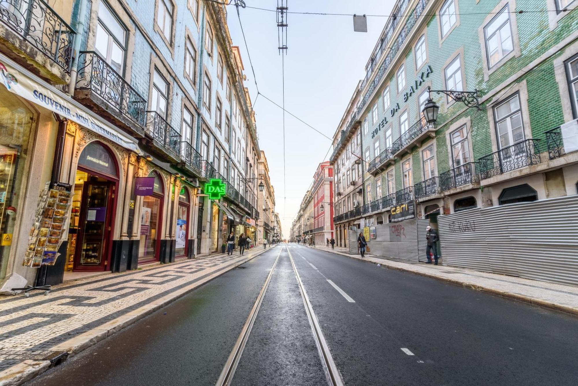 Whome City Chic Escape: Your Stylish Haven In Downtown Lisbon Exterior photo