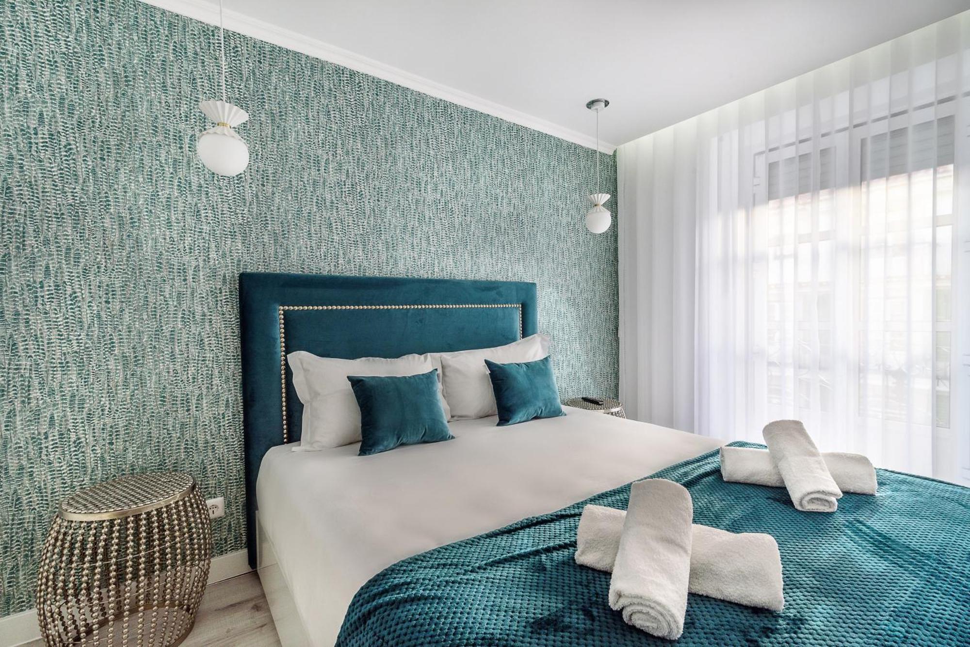 Whome City Chic Escape: Your Stylish Haven In Downtown Lisbon Exterior photo